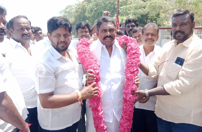 தூத்துக்குடியில் அகில இந்திய பார்வர்டு பிளாக் மோட்டார் தொழிலாளர் சங்க நகரக் கிளை - ஸ்ரீவை சுரேஷ் தேவர் தொடங்கி வைத்தார்.