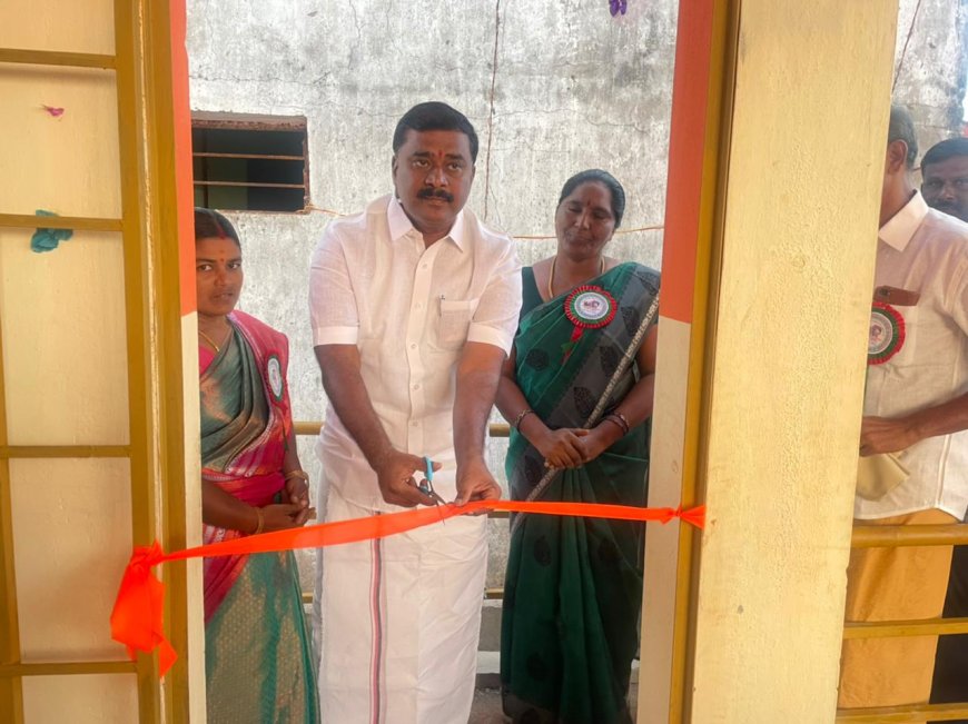 7 - லட்சம் மதிப்பில் புதிய கலையரங்கம்; எம்எல்ஏ மார்க்கண்டேயன் திறந்து வைத்தார்.