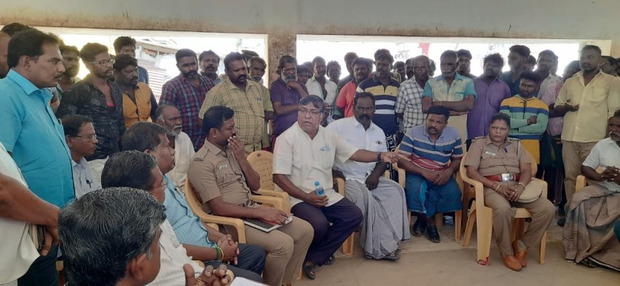 திருச்செந்தூர் அமலிநகர் மீனவர்கள் போராட்டம்: பேச்சுவார்த்தை தோல்வி. போராட்டம் தொடரும்.