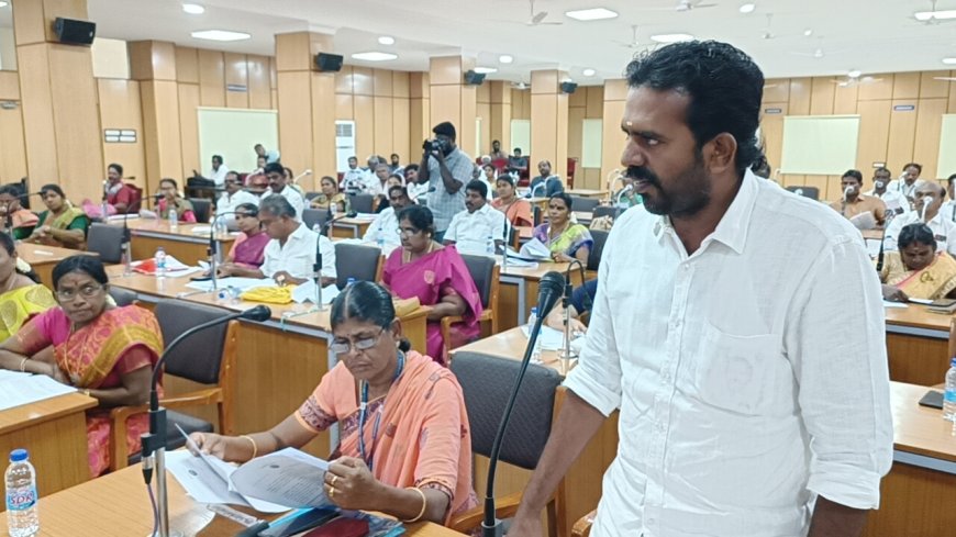 தூத்துக்குடியில் பரவி வரும் டெங்கு காய்ச்சலை போர்க்கால அடிப்படையில் கட்டுப்படுத்த நடவடிக்கை தேவை அதிமுக மாமன்ற கொறடா மந்திரமூர்த்தி வலியுறுத்தி பேச்சு.
