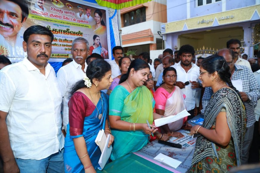 தூத்துக்குடி மாநகர் மக்களிடம் குறைகளை கேட்டறிந்து மனுக்களை- அமைச்சர் கீதாஜீவன் பெற்றார்.