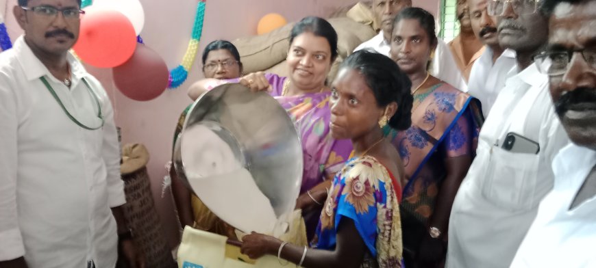 தூத்துக்குடி மாநகராட்சி பகுதியில் புதிய ரேஷன் கடையை அமைச்சர் கீதா ஜீவன் திறந்து வைத்து முதல் விற்பனையை துவக்கி வைத்தார்.