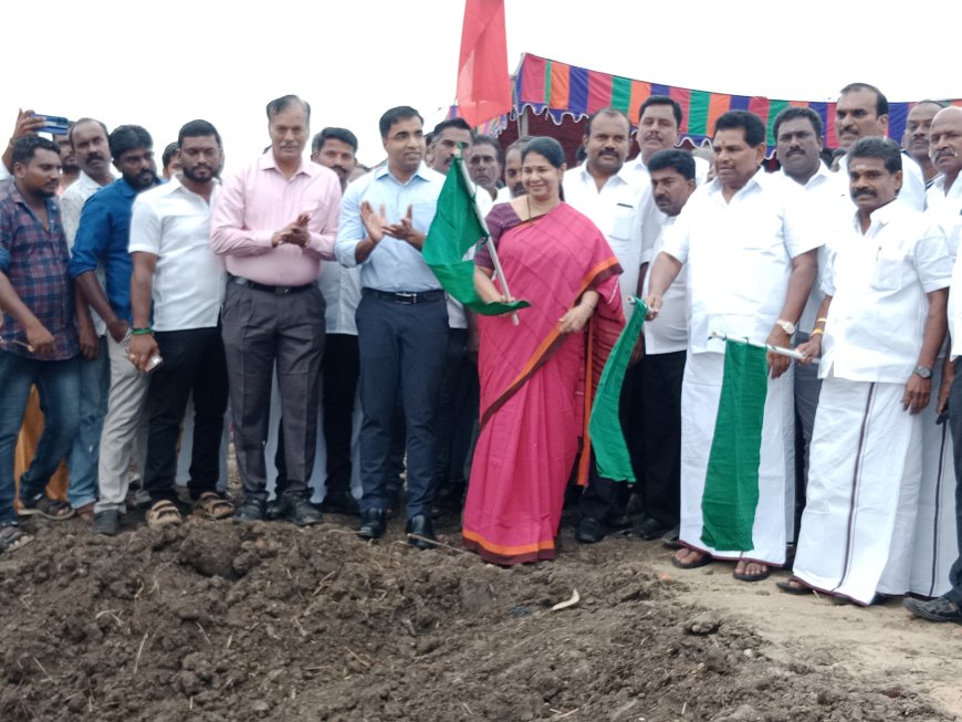 தூத்துக்குடி கோரம்பள்ளம் குளத்தில் ரூ 12 கோடி மதிப்பில் தூர்வாரும் பணி-எம்பி கனிமொழி கருணாநிதி கொடி அசைத்து தொடங்கி வைத்தார்.