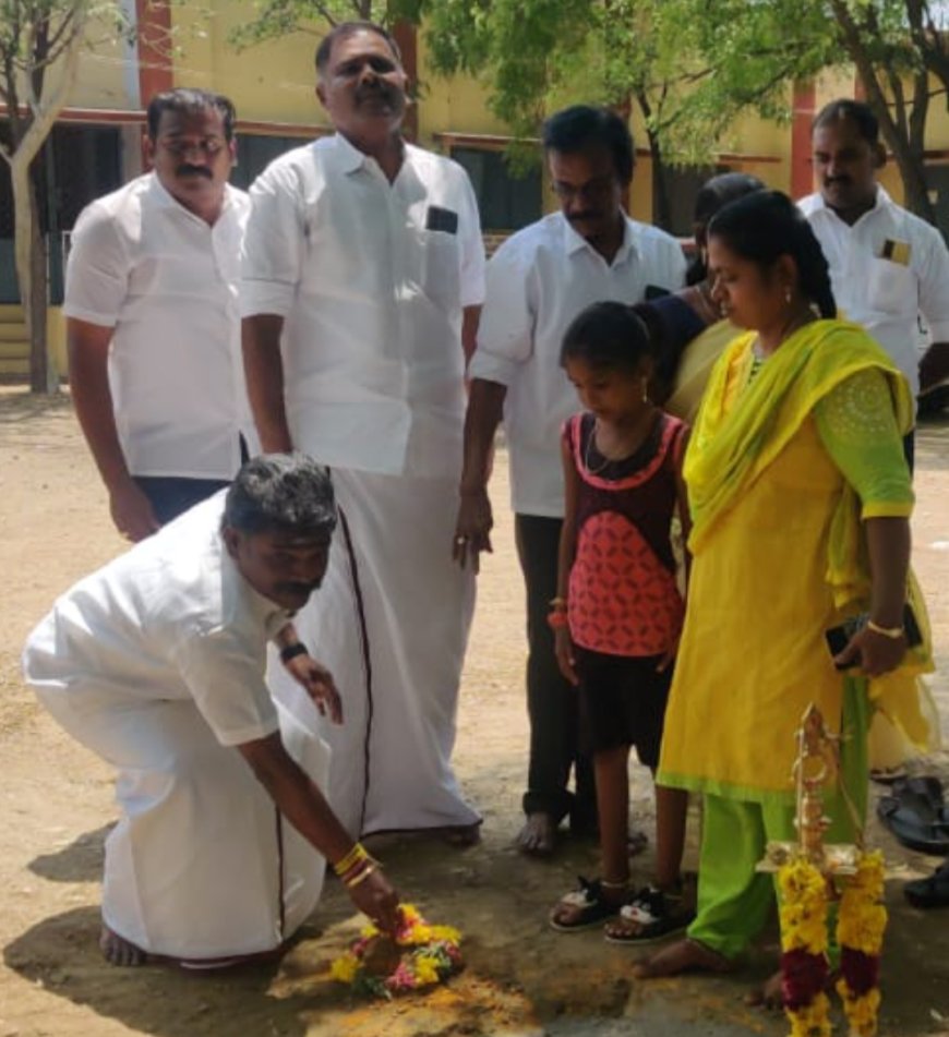 கருங்குளம் ஊராட்சி ஒன்றியம் கீழப்பூவானி அரசு மேல்நிலைப்பள்ளியில் சட்டமன்ற உறுப்பினர் தொகுதி மேம்பாட்டு நிதியிலிருந்து ரூபாய் 7.00 லட்சம் மதிப்பீட்டில் பேவர் பிளாக் பணிகளை எம்.சி.சண்முகையா எம் எல் ஏ துவங்கி வைத்தார்.