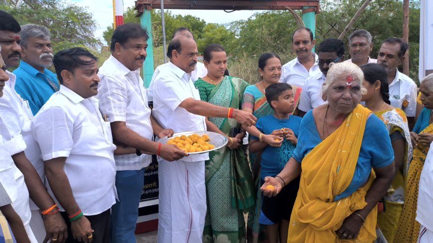 டாக்டர் M.P. சந்திரன் நினைவு கொடி கம்பத்தின் முன்பு பேரறிஞர் அண்ணாவின் 115 வது பிறந்த நாள் விழா; எட்டையபுரம் நகர கழக செயலாளர் ராஜகுமார் ஏற்பாட்டில் கொண்டாடப்பட்டது கடம்பூர் செ.ராஜு பங்கேற்பு.