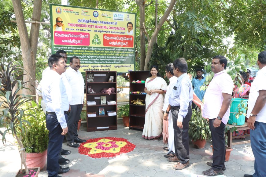 தூத்துக்குடி மாநகராட்சி சார்பில் "தேவையில்லாதோர் வைத்திடுக தேவைப்படுவோர் எடுத்திக" என்ற முன்னெடு மையத்தை எம்பி கனிமொழி கருணாநிதி பார்வையிட்டு பொருட்கள் வழங்கினார்.