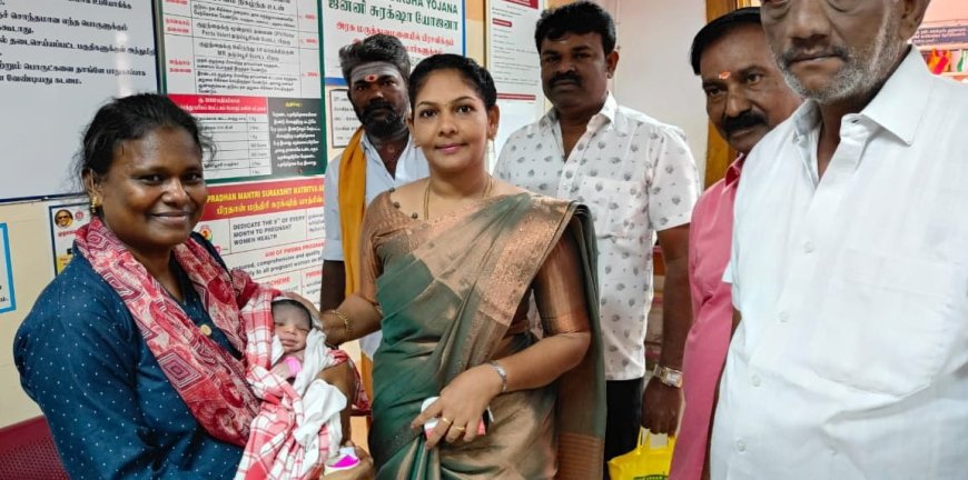 சூப்பர் ரஜினிகாந்தின் 74 வது பிறந்த நாளை முன்னிட்டு தூத்துக்குடி அரசு மருத்துவ மனையில் பிறந்த 10 குழந்தைகளுக்கு தங்கமகன் ரசிகர் மன்ற நிர்வாகிகள் சார்பாக தங்க மோதிரம் அணிவித்து கொண்டாட்டம்.