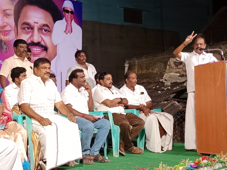 எட்டயபுரத்தில் அதிமுக நகர கழக செயலாளர் ராஜகுமார் ஏற்பாட்டில் எம்ஜிஆரின் 107 வது பிறந்த நாள் பொதுக்கூட்டம் நடைபெற்றது.
