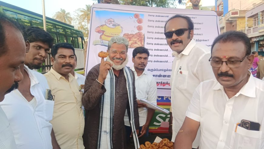 தூத்துக்குடியில் மோடி சுட்ட வடை, திமுகவினர் விநியோகித்தனர்.
