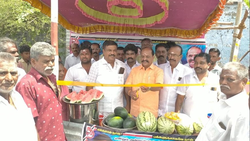 எட்டயபுரத்தில் அதிமுக நகரக் கழகச் செயலாளர் ராஜகுமார் ஏற்பாட்டில் அமைக்கப்பட்டிருந்த நீர் மோர் பந்தலை முன்னாள் அமைச்சர் கடம்பூர் ராஜு எம்எல்ஏ திறந்து வைத்தார்.