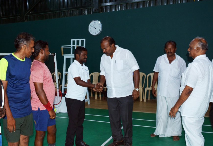 தூத்துக்குடியில் மாவட்டங்களுக்கு இடையிலான இறகுபந்து போட்டியை மேயர் ஜெகன் பெரியசாமி தொடங்கி வைத்தார்.