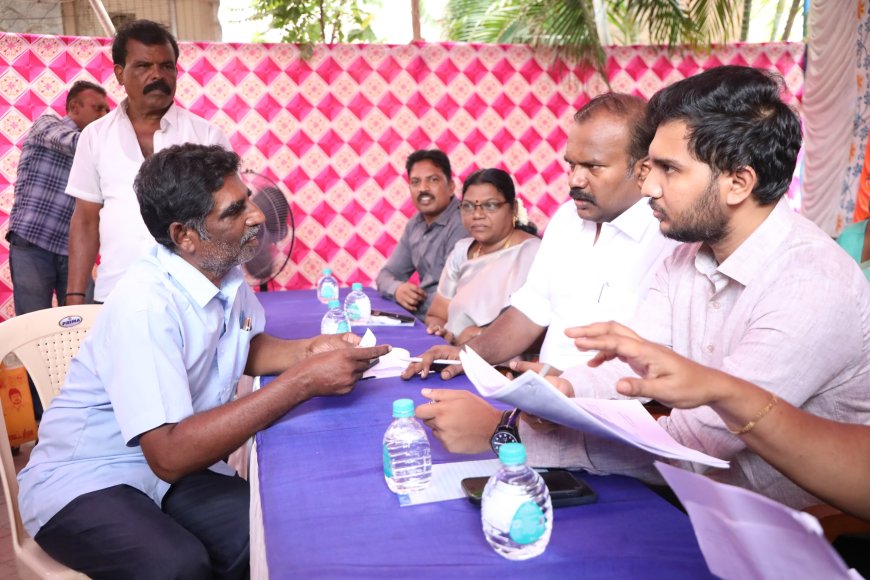 தூத்துக்குடியில் மாநகராட்சி கிழக்கு மண்டலத்தில் பொது மக்கள் குறைதீர்க்கும் முகாம் - மேயர் ஜெகன் பெரியசாமி பொது மக்களிடம் மனுக்களை பெற்றுக்கொண்டார்.