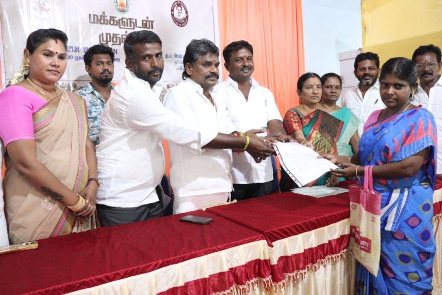 ஒட்டப்பிடாரம் மாப்பிள்ளையூரணியில் நடைபெற்ற மக்களுடன் முதல்வர் திட்ட முகாமில் சண்முகையா எம் எல் ஏ கலந்து கொண்டு பயனாளிகளுக்கு இலவச வீட்டுமனை பட்டாக்களை வழங்கினார்.