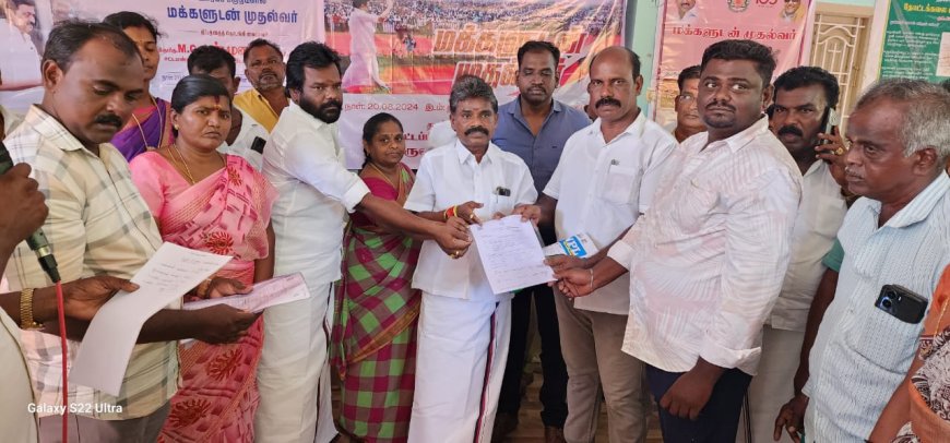 தருவைக்குளத்தில் நடைபெற்ற மக்களுடன் முதல்வர் திட்ட முகாமில் சண்முகையா எம்எல்ஏ கலந்து கொண்டு பயனாளிகளுக்கு இலவச வீட்டுமனை பட்டா மற்றும் நலத்திட்ட உதவிகளை வழங்கினார்.
