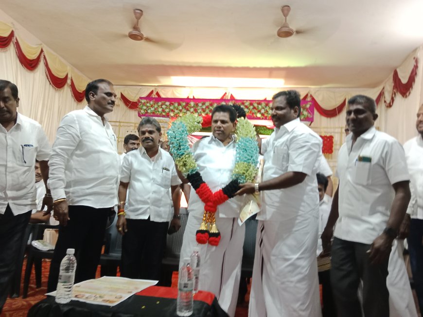 ஒட்டப்பிடாரம் வடக்கு ஒன்றிய திமுக பொது உறுப்பினர் கூட்டம் - அமைச்சர் அனிதா ஆர் ராதாகிருஷ்ணனுக்கு வடக்கு ஒன்றிய செயலாளர் இளையராஜா உற்சாக வரவேற்பு வழங்கினார்.