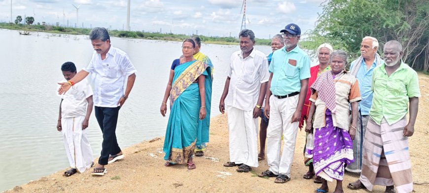 ஒட்டப்பிடாரம் மழைக்கால முன்னெச்சரிக்கை நடவடிக்கையாக முறம்பன் கிராமத்தில் புதுக்குளத்தினை சண்முகையா எம்எல்ஏ நேரில் பார்வையிட்டு ஆய்வு செய்தார்.