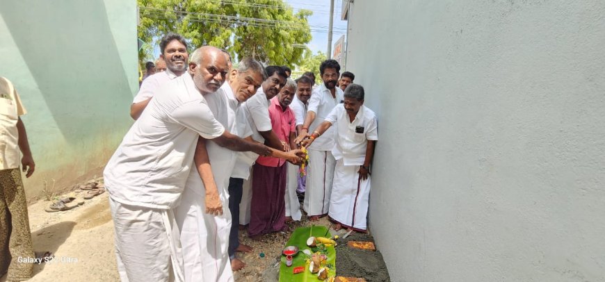 ஒட்டப்பிடாரம் சாமிநத்தம் ஊராட்சி நடுவக்குறிச்சி கிராமத்தில் ரூ 11 லட்சம் மதிப்பீட்டில் பல்வேறு பணிகளுக்கு சண்முகையா எம்எல்ஏ அடிக்கல் நாட்டி துவக்கி வைத்தார்