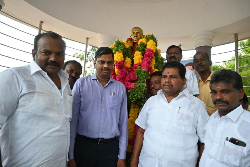 தூத்துக்குடியின் தந்தை ராவ் பகதூர் குரூஸ் பர்னாந்திஸின் 155 வது பிறந்த நாள் விழா - அமைச்சர் ஆசிரியர் எம்எல்ஏ மேயர் ஆகியோர் மாலை அணிவித்து மரியாதை செலுத்தினர்.