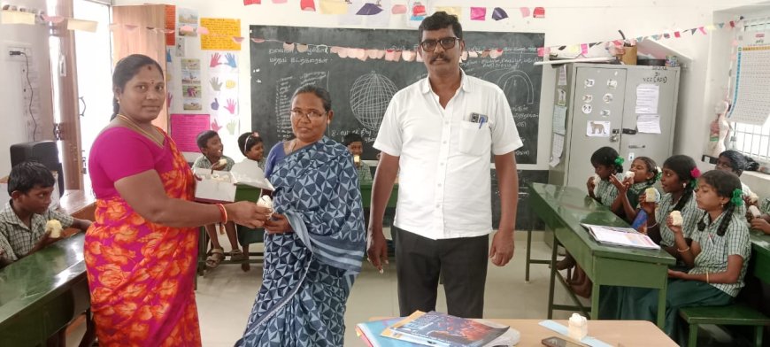 தமிழக துணை முதல்வர் உதயநிதி ஸ்டாலின் பிறந்த நாளை முன்னிட்டு தூத்துக்குடி மாநகராட்சி 51 வது வார்டு வீரநாயக்கன் தட்டு மகளிர் அணி முத்துலெட்சுமி ஏற்பாட்டில் பள்ளி மாணவ மாணவிகளுக்கு கல்வி உபகரணங்கள் வழங்கி கொண்டாடப்பட்டது.