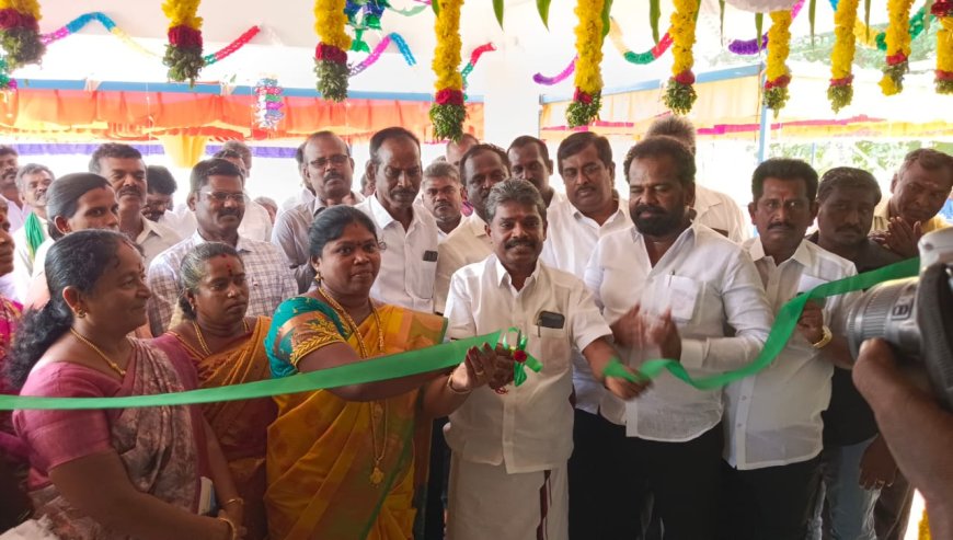 கூட்டுடன்காட்டில் புதிதாக கட்டப்பட்ட உராட்சி மன்ற அலுவலக கட்டிடத்தை ஒட்டப்பிடாரம் சட்டமன்ற உறுப்பினர் எம் சி.சண்முகையா திறந்து வைத்தார்.