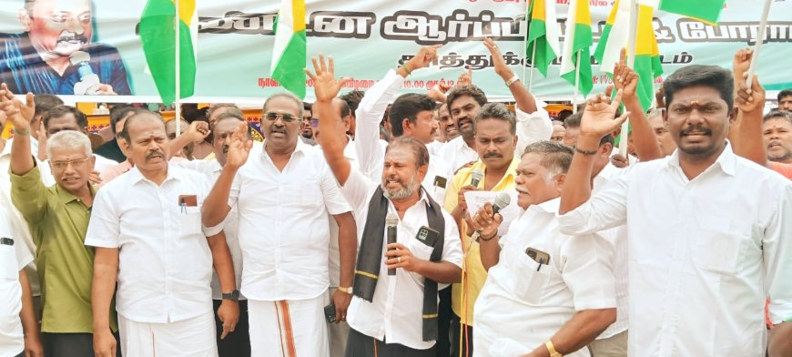 தமிழ்நாடு வணிகர் சங்கங்களின் பேரமைப்பு தூத்துக்குடி மாவட்டம் சார்பில் மத்திய மாநில அரசுகளை கண்டித்து கண்டன ஆர்ப்பாட்டம் நடைபெற்றது.