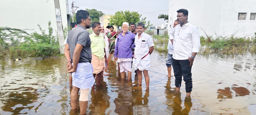 தூத்துக்குடி மாநகராட்சி பகுதிகளில் வெள்ள நீரை வெளியேற்றும் பணி - ஒட்டப்பிடாரம் சட்டமன்ற உறுப்பினர் எம் சி. சண்முகையா பார்வையிட்டார்.