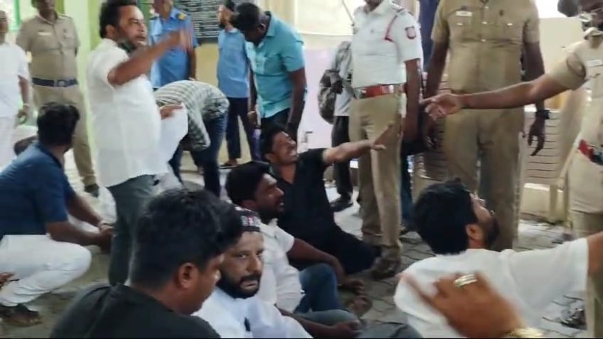 தூத்துக்குடியில் 10 ஆண்டுகளாக ஜாமியா பள்ளிக்கு தேர்தலை நடத்த நடவடிக்கை எடுக்கவில்லை என்று கூறி வஃப்பு வாரிய தலைவரை கண்டித்து கருப்பு கொடி போராட்டம்.