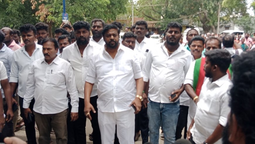 ஒட்டப்பிடாரம் சட்ட மன்ற உறுப்பினர் சண்முகையா மீது தொடர்ந்து அவதூறு பரப்பி வரும் நபர்கள் மீது நடவடிக்கை தேவை - மாவட்ட காவல் கண்காணிப்பாளர் அலுவலகத்தில் புகார் மனு.