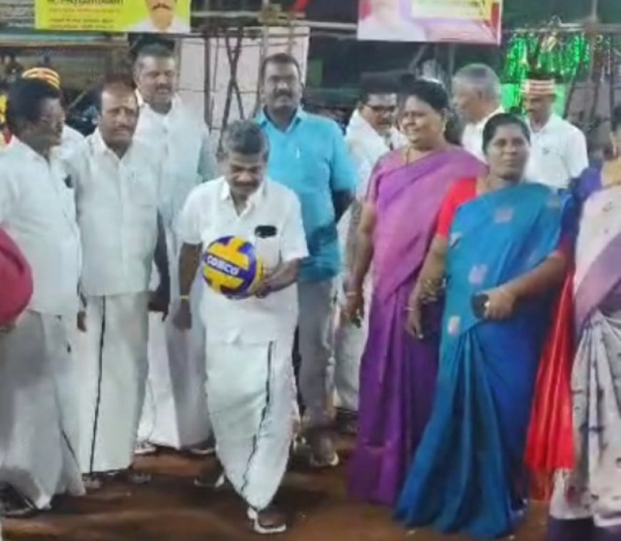 திருநெல்வேலி மானூரில் முன்னாள் முதல்வர் டாக்டர் கலைஞரின் 102 பிறந்த நாளை முன்னிட்டு மின்னொளி கைப்பந்து போட்டி - எம் சி. சண்முகையா எம் எல் ஏ துவக்கி வைத்தார்.